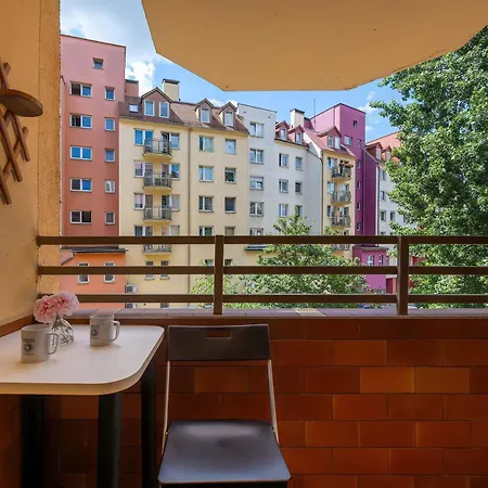 Spacious In Center With Balcony And Desk By Renters * 弗罗茨瓦夫